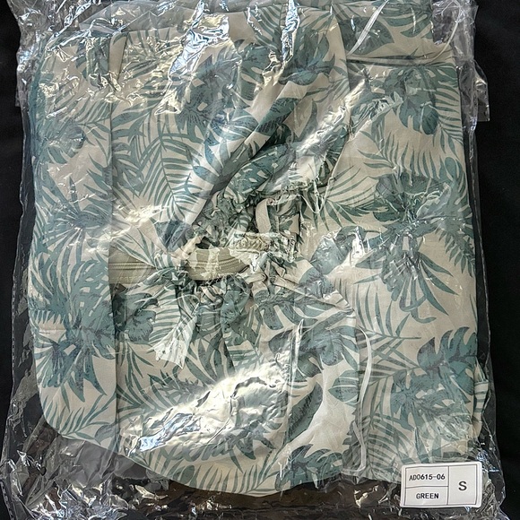 Love Is All Green Leaf Tropical Tie Halter Maxi Dress w Slits & Built in Bottoms - Picture 8 of 8